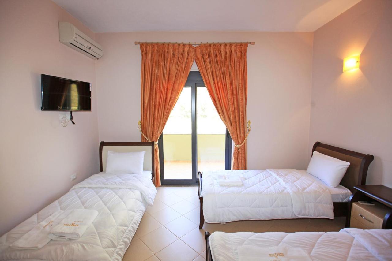 Hotel Gryka E Kelcyres Ngoại thất bức ảnh